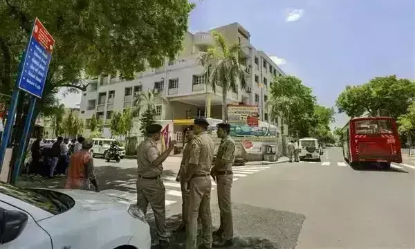 स्कूलों को मिली धमकी मामले में बड़ा खुलासा, पाकिस्तान से भेजे गए थे धमकी भरे ई-मेल