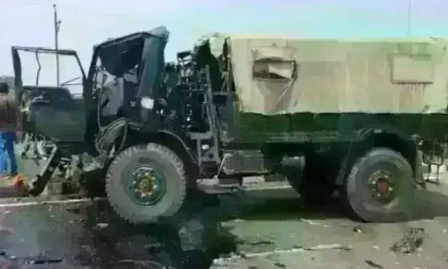 राजगढ़ में हादसा, यात्री बस से टकराया आर्मी ट्रक, छह की मौत