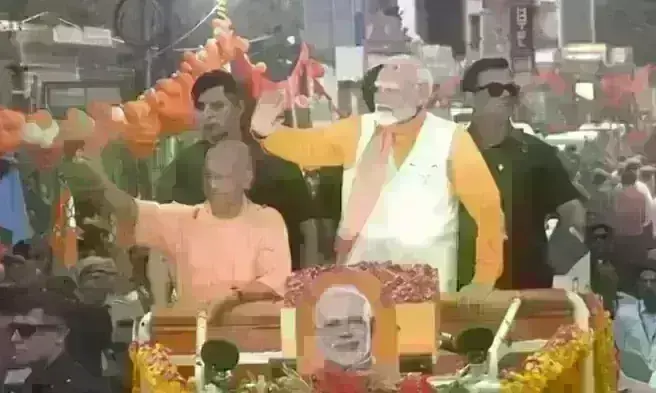 प्रधानमंत्री मोदी ने वाराणसी में किया रोड शो, गगनभेदी नारों से गूंजा आसमान