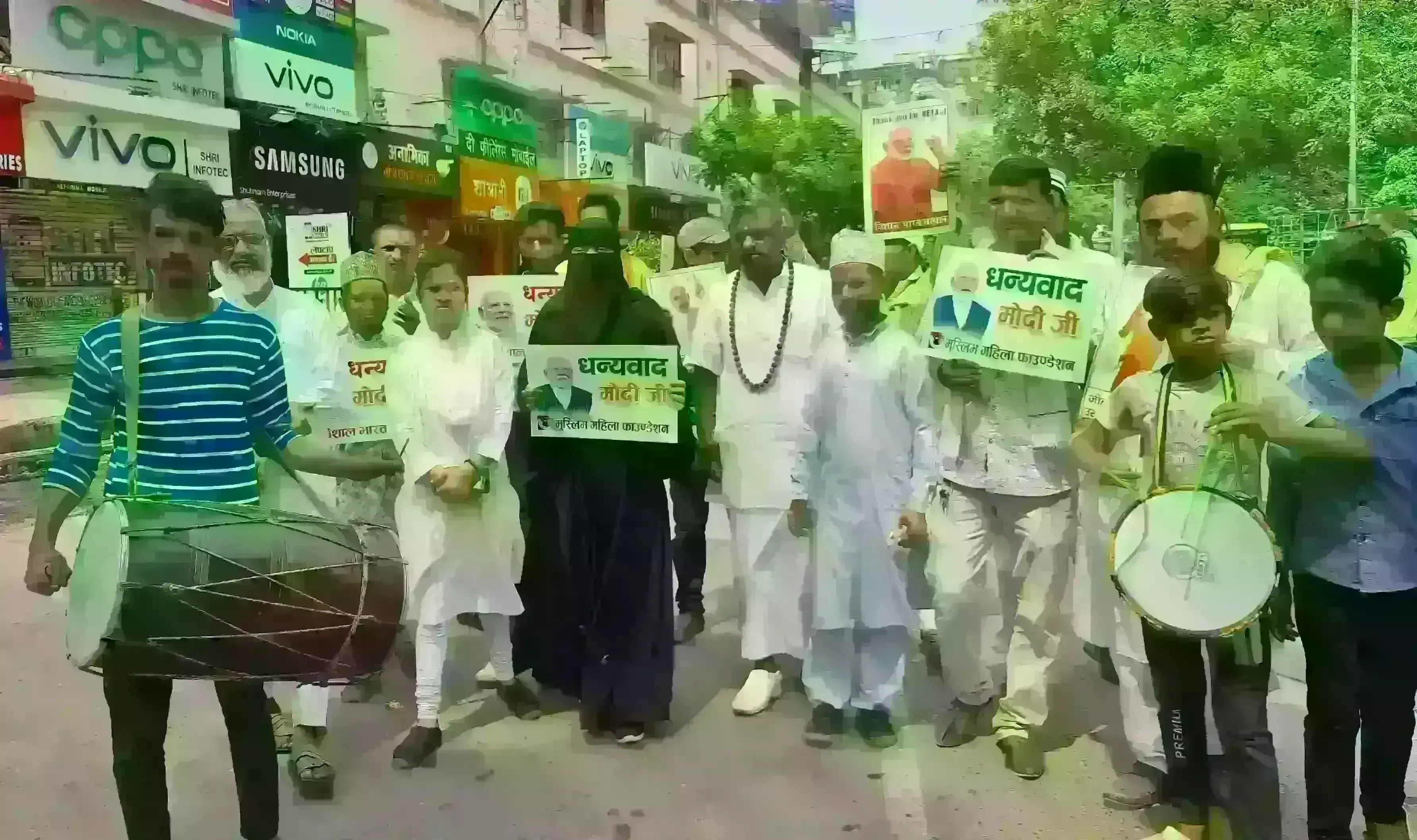 वाराणसी में मुस्लिम महिलाओं ने निकाली धन्यवाद रैली,  कहा - प्रधानमंत्री मोदी हैं हमारे मुक्तिदाता