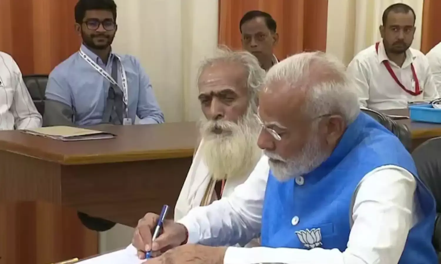 PM Modi Nomination: कौन हैं आचार्य गणेश्वर शास्त्री द्रविड़जी जिनके साथ प्रधानमंत्री नरेंद्र मोदी ने दाखिल किया नामांकन