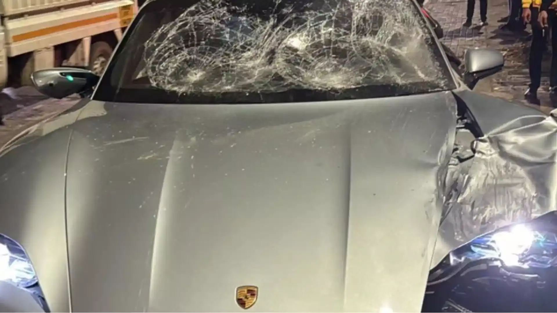 Pune Porsche Accident: पुणे में पोर्श कार ने बाइक में मारी टक्कर, 2 लोगों की मौत, कोर्ट ने कहा निबंध लिखो और घर जाओ, क्या है पूरा मामला