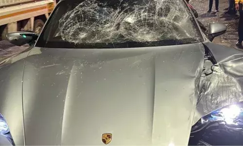 Pune Porsche Accident: पुणे में पोर्श कार ने बाइक में मारी टक्कर, 2 लोगों की मौत, कोर्ट ने कहा निबंध लिखो और घर जाओ, क्या है पूरा मामला