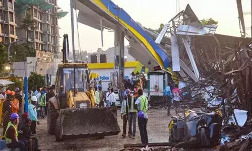 Ghatkopar Hoarding Collapse : SIT ने की भावेश भिंडे के घर तलाशी, अलग-अलग बैंक में मिले 7 अकाउंट