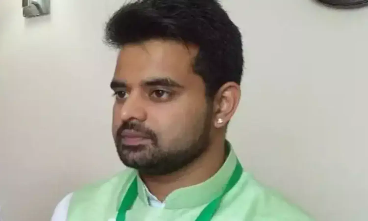 Prajwal Revanna Sex Scandal : कर्नाटक सरकार ने लिखा पत्र, MEA से प्रज्वल का डिप्लोमेटिक पासपोर्ट रद्द करने की मांग