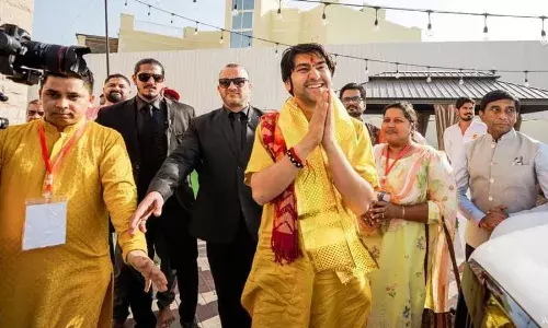 पंडित धीरेन्द्र शास्त्री पहुंचे दुबई, UAE के बारे में कही बड़ी बात...