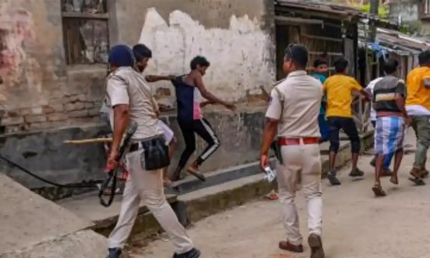 पश्चिम बंगाल में नहीं थम रही राजनीतिक हिंसा, मतदान से पहले TMC कार्यकर्ता की हत्या