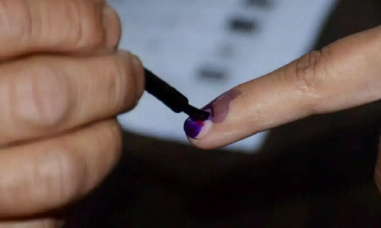 Lok Sabha Election 2024: घर में रखा था पिता का शव लेकिन बेटे ने फिर भी पहले किया मतदान..