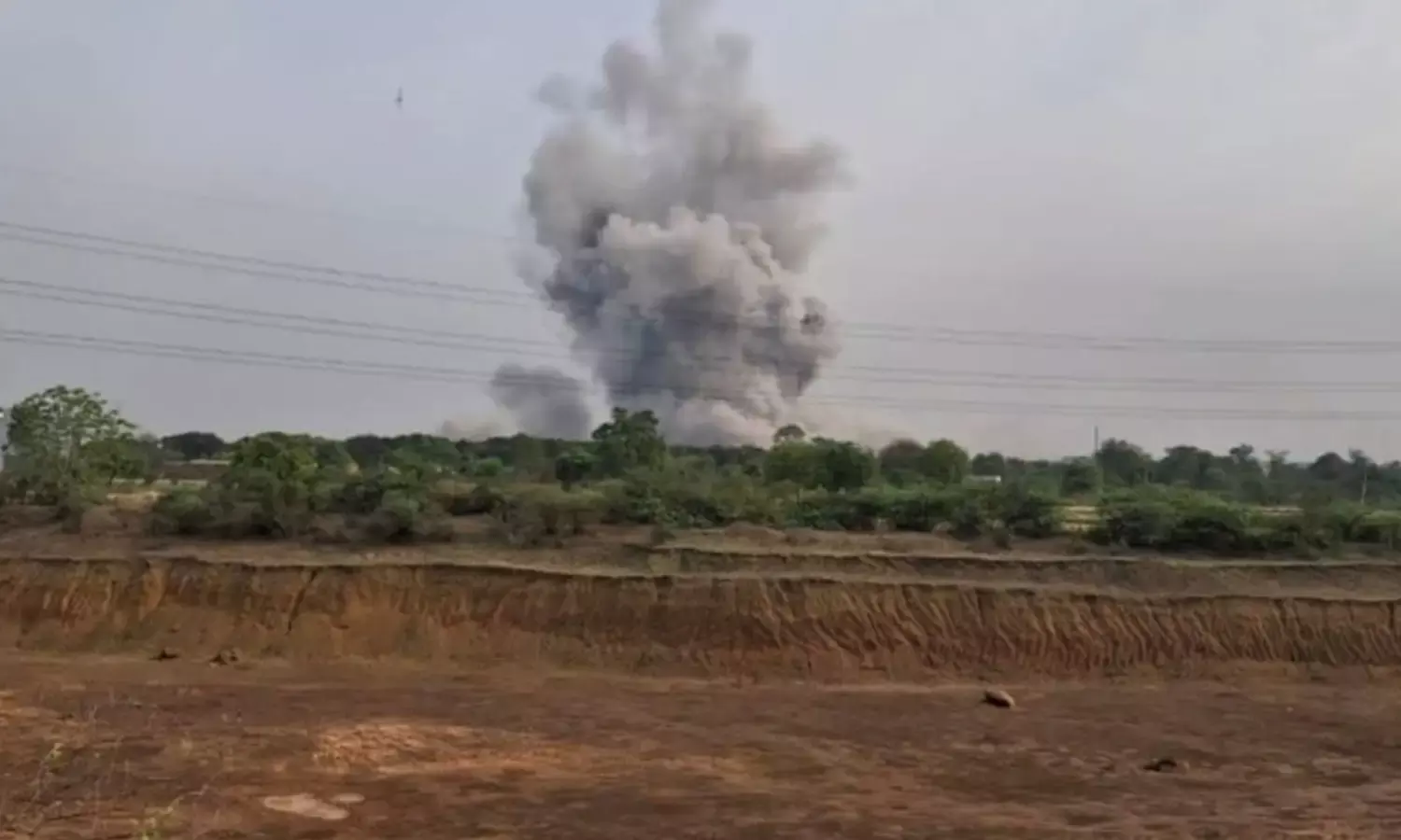 Bemetara Factory Blast : बारूद फैक्ट्री में ब्लास्ट, कई लोगों की मौत, इलाके में दहशत का माहौल Bemetara Factory Blast : बारूद फैक्ट्री में ब्लास्ट, कई लोगों की मौत, इलाके में दहशत का माहौल