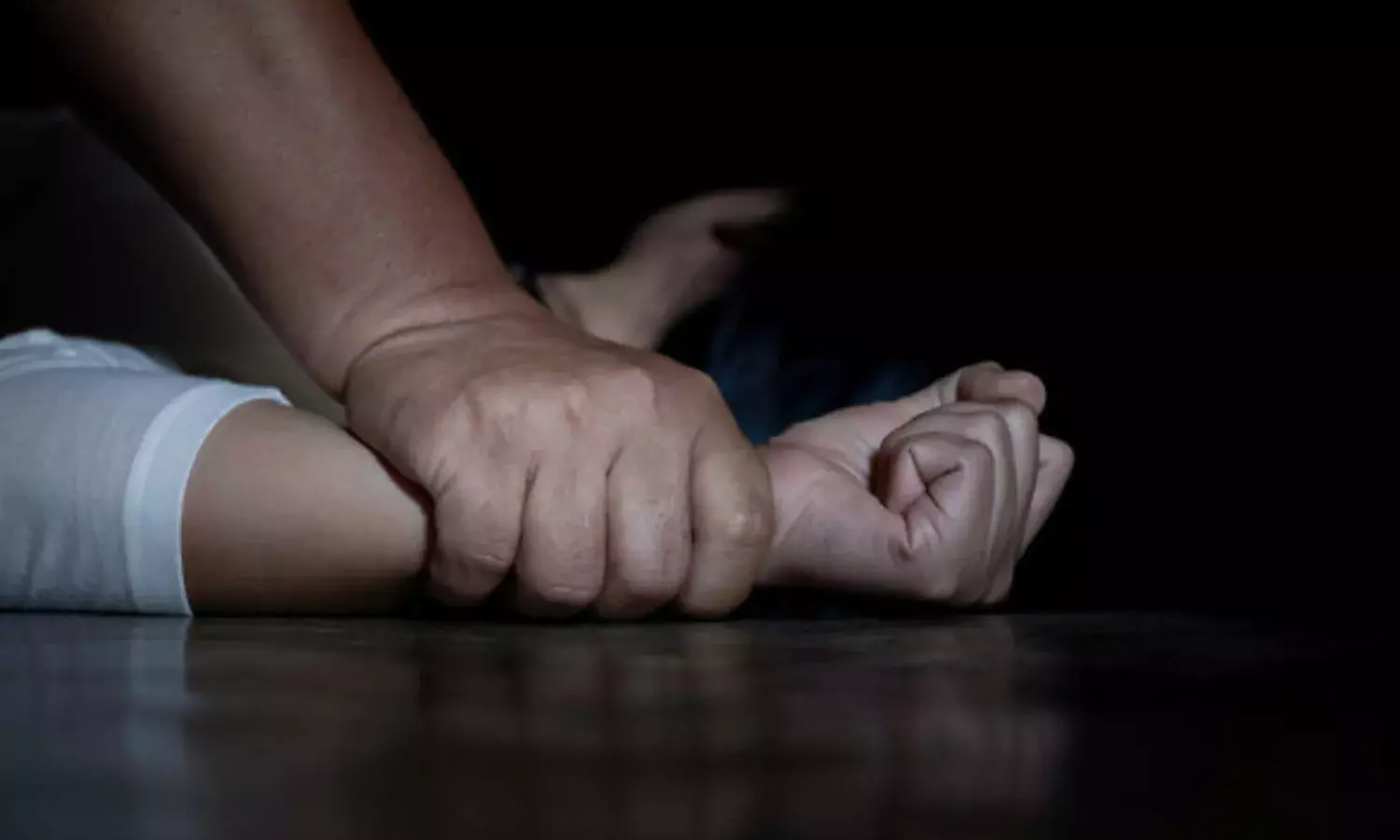 Gwalior News: 13 साल की बच्ची को अचानक उठा पेट में दर्द, डॉक्टरों ने बताया वह गर्भवती है, पड़ोसी ही निकला हैवान