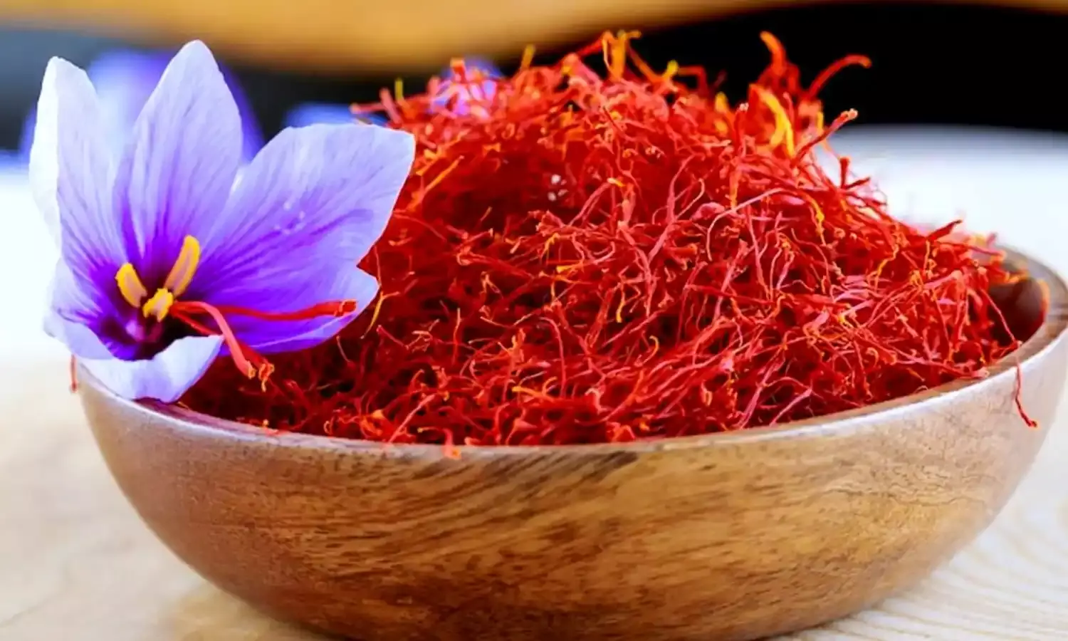 Health Benefits of Saffron: तो इसलिए इतना मंहगा होता है केसर, फायदे जानकार हैरान रह जाएंगे आप...