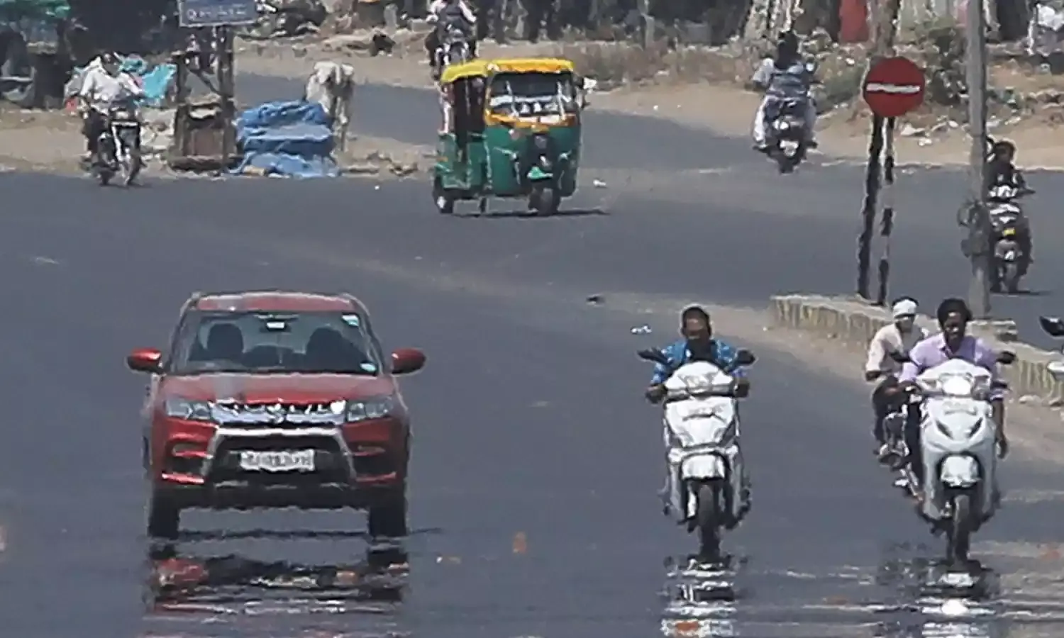 WEATHER UPDATE: आसमान से बरस रही है तबाही, सूरज उगल रहा है आग, मौसम विभाग ने जारी किए आंकड़े