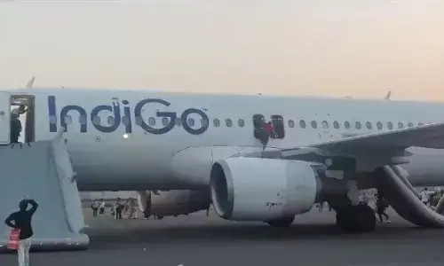 दिल्ली से वाराणसी जा रही Indigo फ्लाइट में यात्री परेशान, बम रखे जाने की धमकी निकली अफवाह