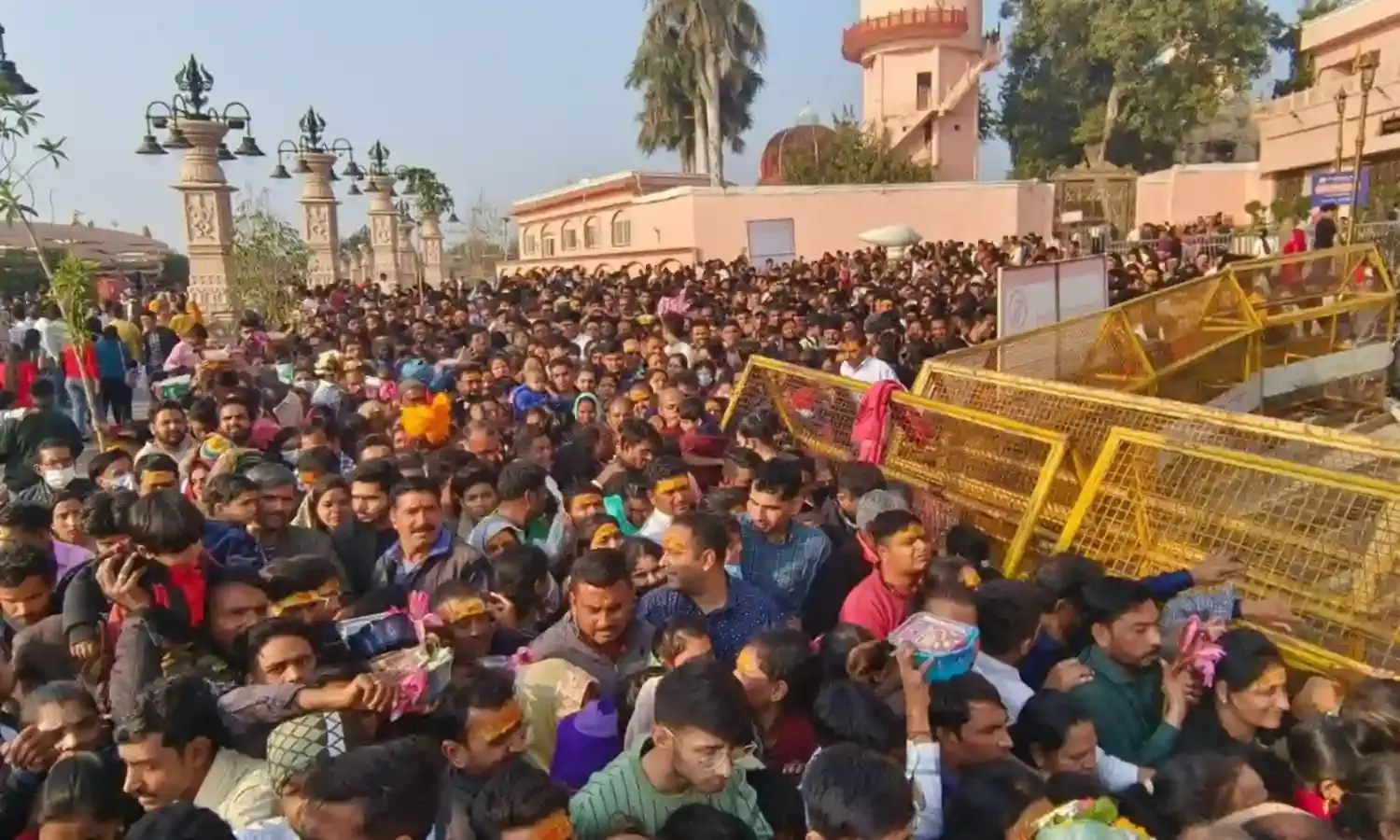 Mahakal Temple Clash: उज्‍जैन के महाकाल मंदिर में सुरक्षाकर्मियों और श्रद्धालुओं के हुई लड़ाई, जाने क्‍या है पूरा मामला