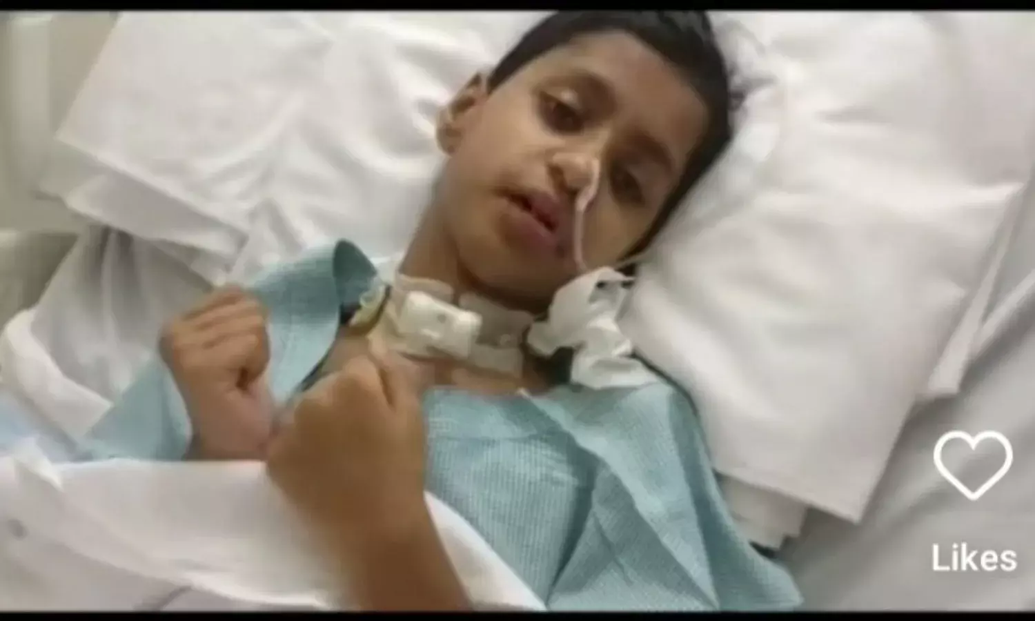 सच्ची दोस्ती का वीडियो वायरल, 6 साल से दोस्त के बिस्तर से उठने का इंतजार कर रहे दोस्त