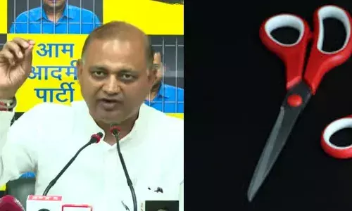 Narendra Modi के तीसरी बार PM बनने पर सिर मुंडवाने का दावा करने वाले नेता के घर भाजपा ने भेजी कैंची