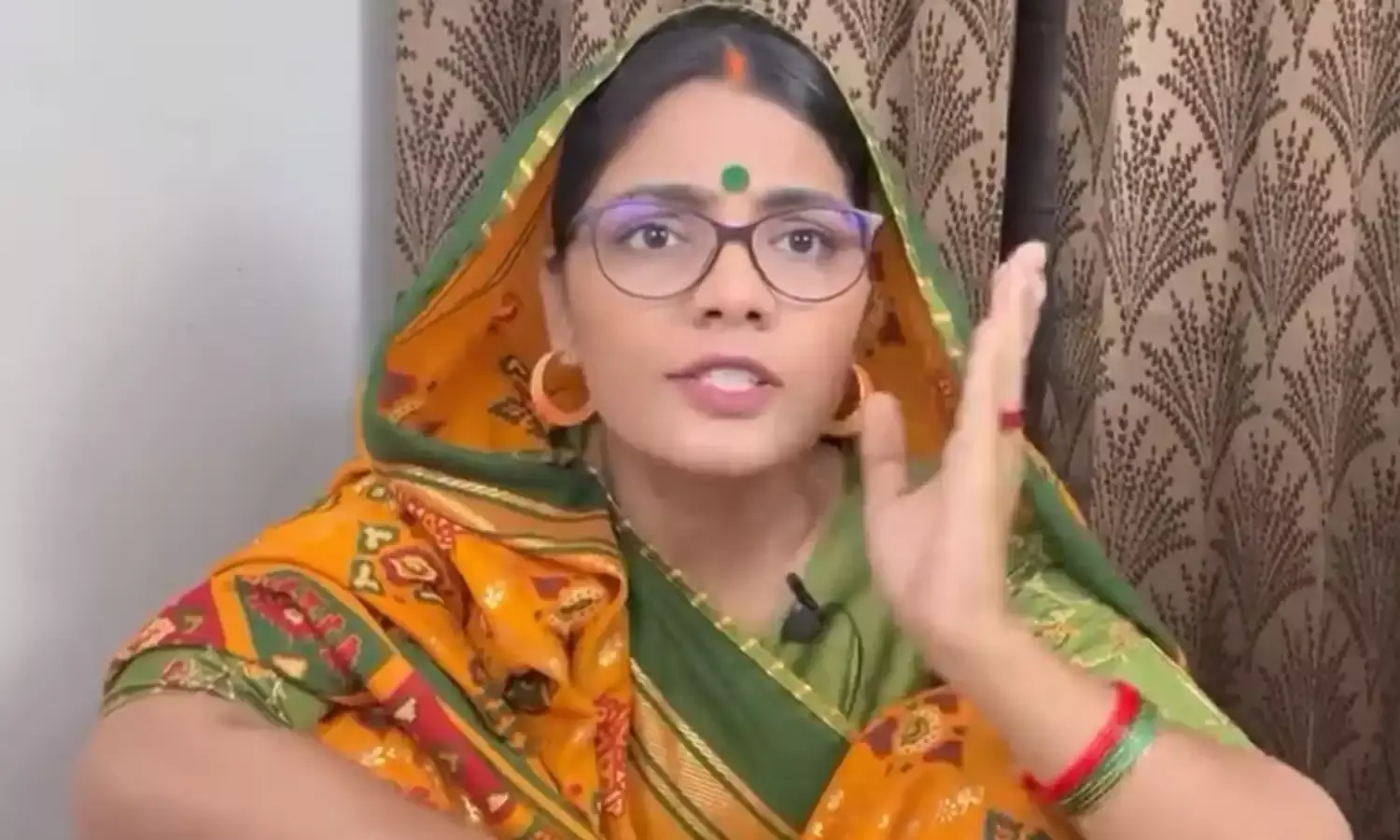 बुरी फंसी नेहा सिंह, हाई कोर्ट ने नहीं की FIR रद्द, RSS की पोशाक का जिक्र करने पर उठे सवाल, क्या है मामला