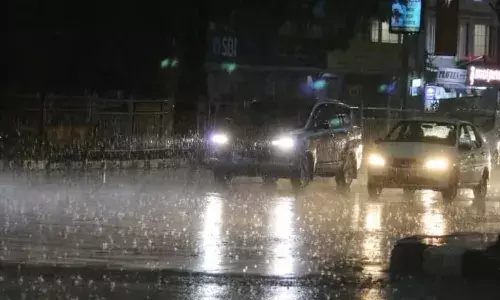 MP Weather Update: 38 जिलों में बारिश और आंधी का अलर्ट जारी, बारिश से तापमान में 10 डिग्री सेल्सियस की गिरावट