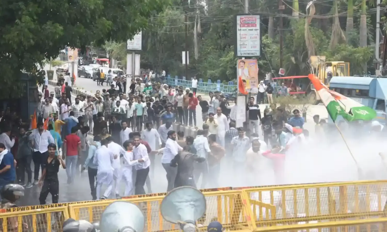 Nursing College Scam: मंत्री विश्वास सारंग के आवास के बाहर प्रदर्शन, नर्सिंग कॉलेज घोटाले के आरोपियों की गिरफ्तारी की मांग अड़े आरोपी