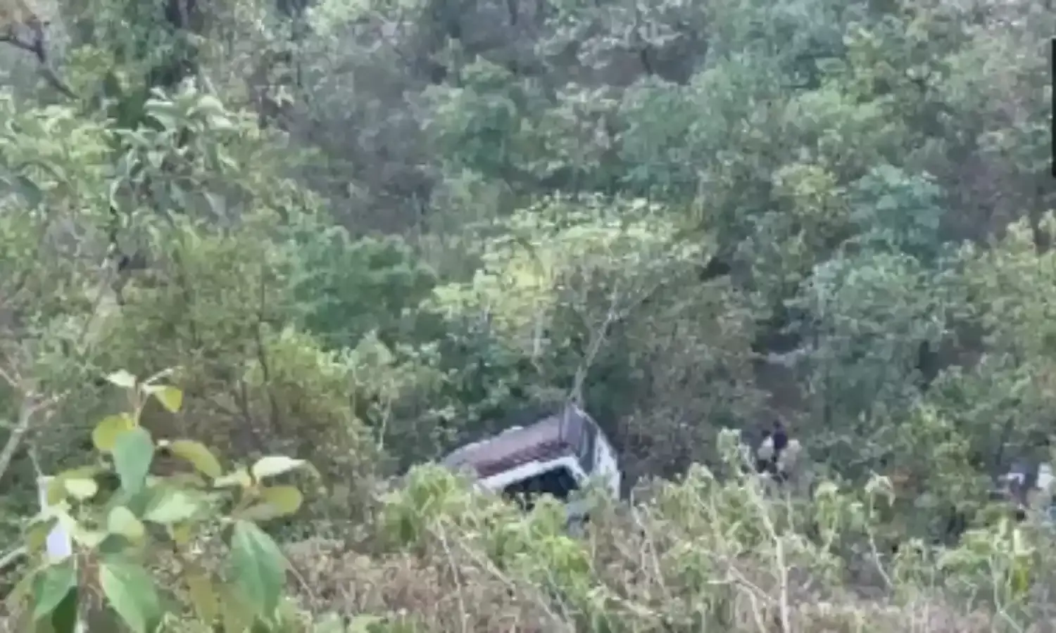 Attacked in Srinagar: पीएम की शपथ के दौरान बड़ा हमला, श्रीनगर में श्रद्धालुओं को ले जा रही बस पर हमला