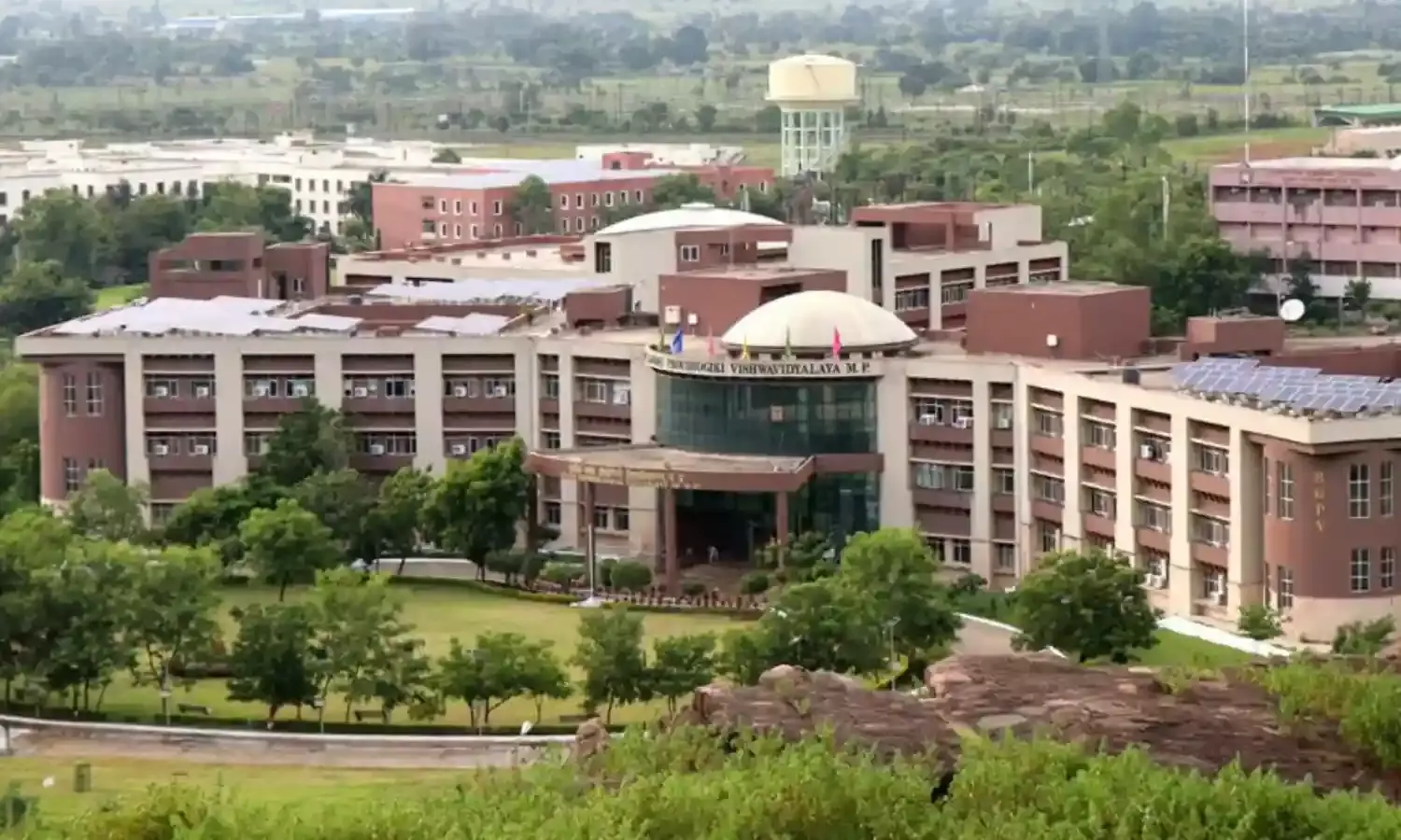 RGPV Bhopal Scam: पूर्व वित्त नियंत्रक की पत्नी रांची से गिरफ्तार, इतने करोड़ बरामद