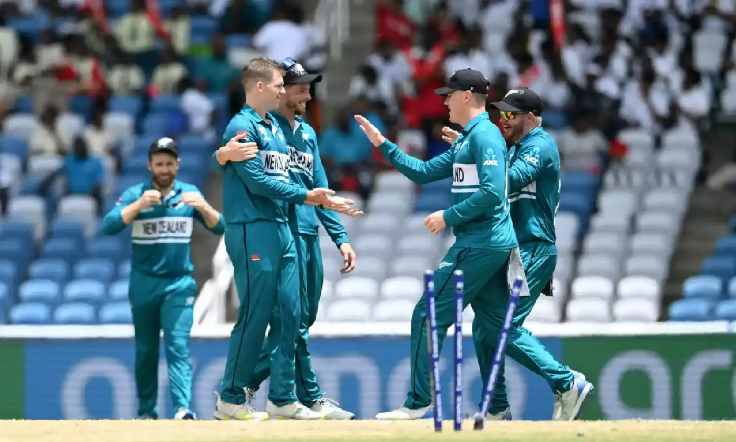 T20 World Cup 2024: 4 ओवर, 0 रन और 3 विकेट.. न्यूजीलैंड के इस प्लेयर ने रचा इतिहास T20 World Cup 2024: 4 ओवर, 0 रन और 3 विकेट.. न्यूजीलैंड के इस प्लेयर ने रचा इतिहास