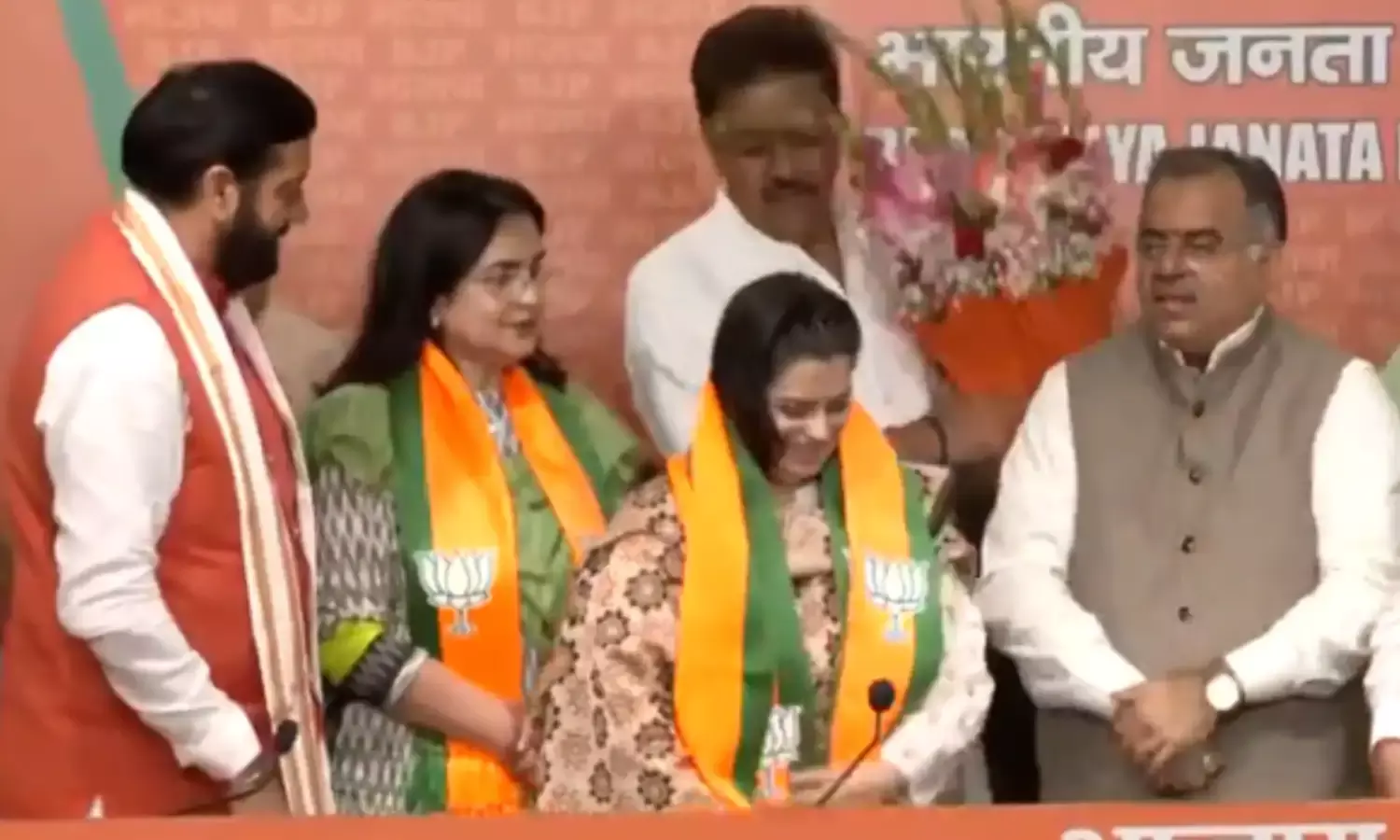 किरण चौधरी अपनी बेटी श्रुति चौधरी के साथ ज्वाइन की BJP, कहा - कांग्रेस व्यक्ति केंद्रित पार्टी