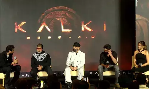 Kalki 2898 AD Pre -Release Event: मस्ती के अंदाज में दीपिका को संभालते नजर आए बिग बी- प्रभास, देखें