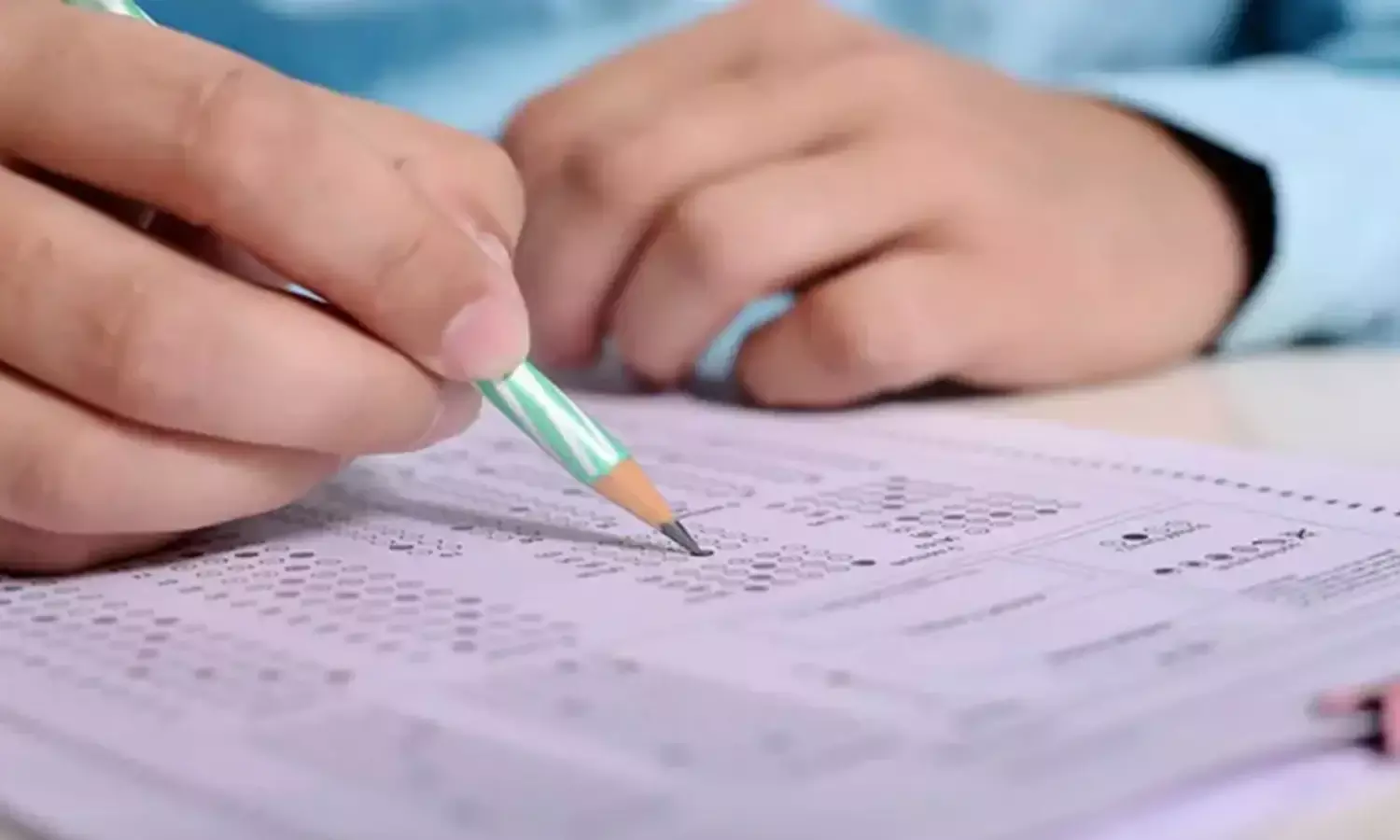 देश में होने वाली परीक्षा धांधली में आएगी कमी! केंद्र सरकार ने लागू किया एंटी पेपर लीक कानून, इतने सालों की सजा का प्रावधान देश में होने वाली परीक्षा धांधली में आएगी कमी! केंद्र सरकार ने लागू किया एंटी पेपर लीक कानून, इतने सालों की सजा का प्रावधान