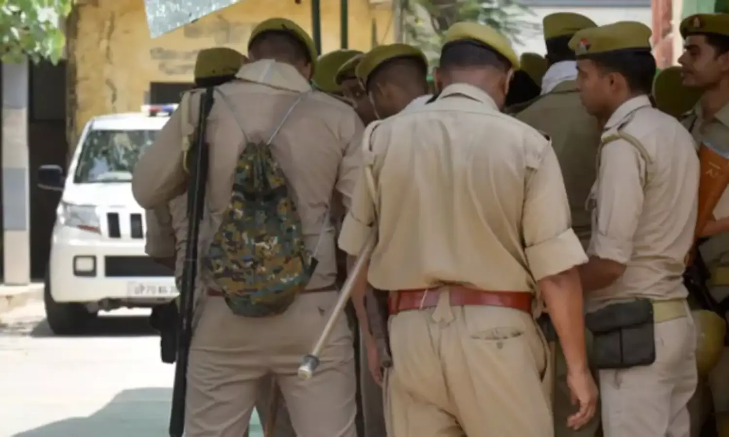 UP Constable Demostion: Up में डीएसपी का डिमोशन, अब बना दिया गया कांस्टेबल होटल में पकड़े जाने के बाद हुई कार्रवाई, पढ़िए पूरा मामला UP Constable Demostion: Up में डीएसपी का डिमोशन, अब बना दिया गया कांस्टेबल होटल में पकड़े जाने के बाद हुई कार्रवाई, पढ़िए पूरा मामला