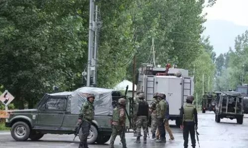 Jammu and Kashmir: जम्मू-कश्मीर के उरी सेना की बड़ी कार्रवाई,घुसपैठ की कोशिश नाकाम, सुरक्षाबलों ने LOC पर दो आतंकियों को किया ढेर