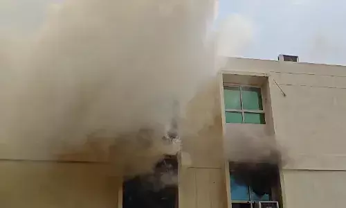 Gwalior News: जीवाजी विश्वविद्यालय में लगी भीषण आग, न्यूरोसाइंस लैब में डीप फ्रीजर में हुआ विस्फोट, देखें वीडियो