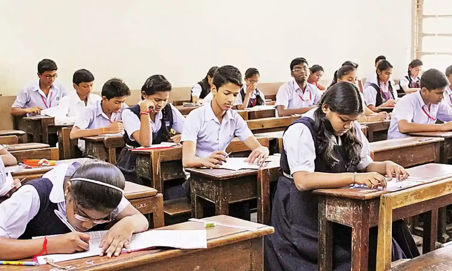 School: 13 साल से कम उम्र के बच्चे नहीं दे पाएंगे 9th क्लास की परीक्षा,नई गाइडलाइन जारी