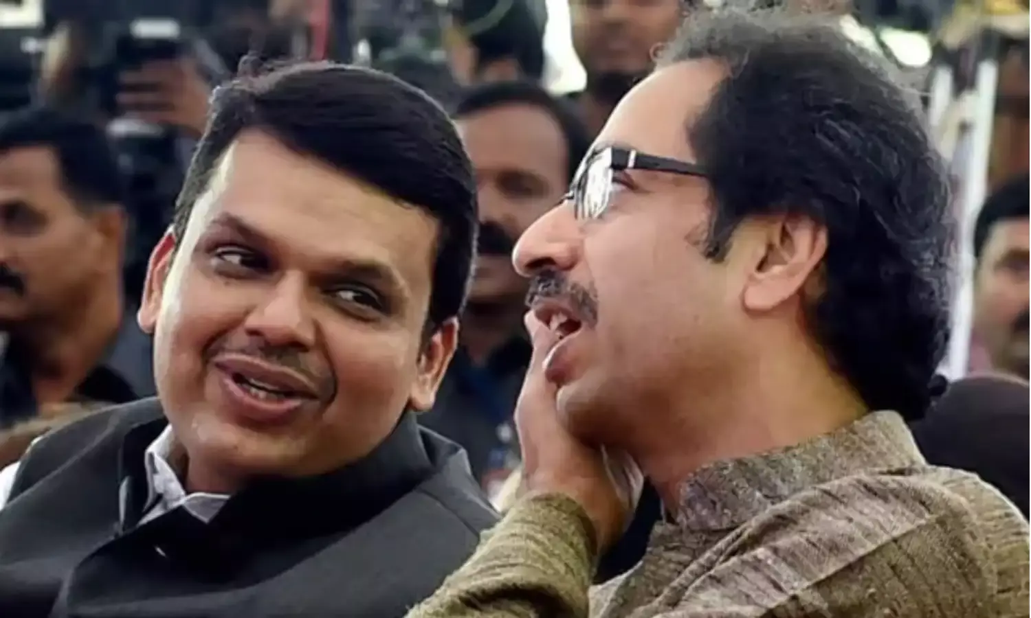 Maharastra Politics: महाराष्ट्र की राजनीति में हो सकता है बड़ा फेरबदल, उद्धव ठाकरे और देवेंद्र फडणवीस ने की अचानक मुलाकात, वीडियो आया सामने