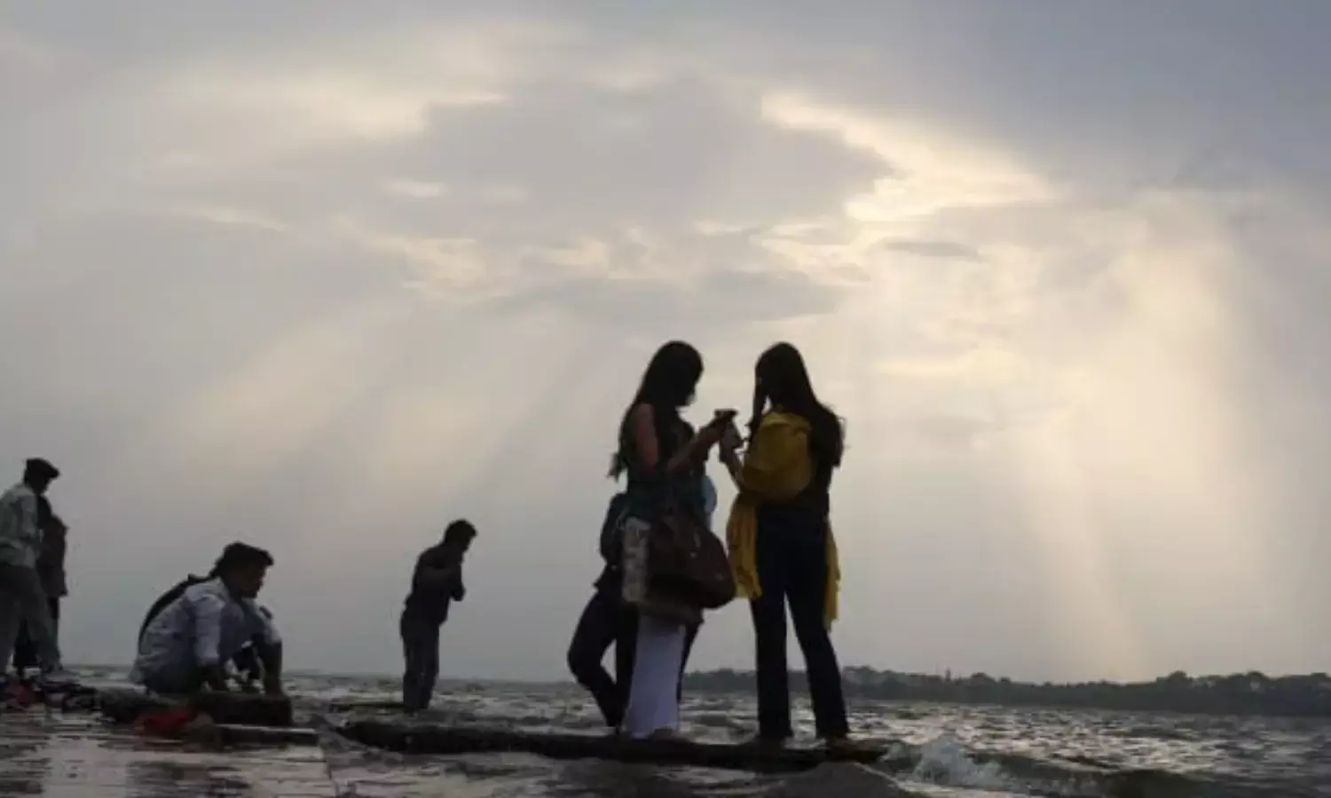 Orange Alert In MP: Mp में मौसम ने ली करवट, अगले कुछ दिनों में इन भयंकर बारिश की आशंका, मौसम विभाग ने जारी किया Orange Alert