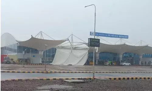जबलपुर, दिल्‍ली के बाद अब राजकोट एयरपोर्ट की छत गिरने से मचा हड़कंप, देखें वीडियो...