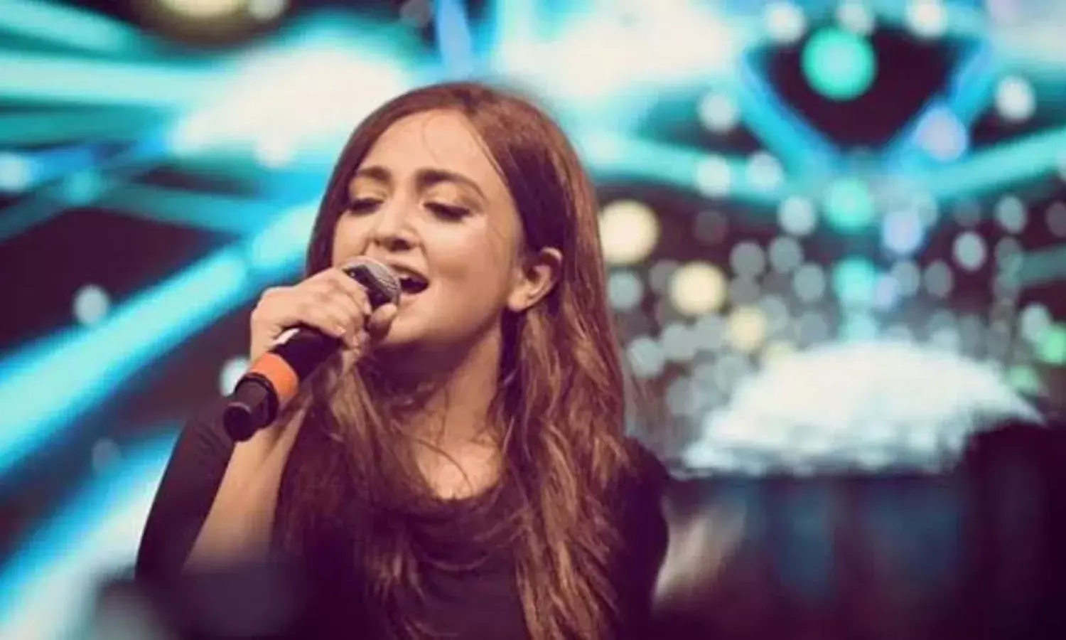 Bhopal News: सिंगर मोनाली ठाकुर के साथ बदसलूकी का मामला, गलत कमेंट पर युवक की लगाई क्लास Bhopal News: सिंगर मोनाली ठाकुर के साथ बदसलूकी का मामला, गलत कमेंट पर युवक की लगाई क्लास