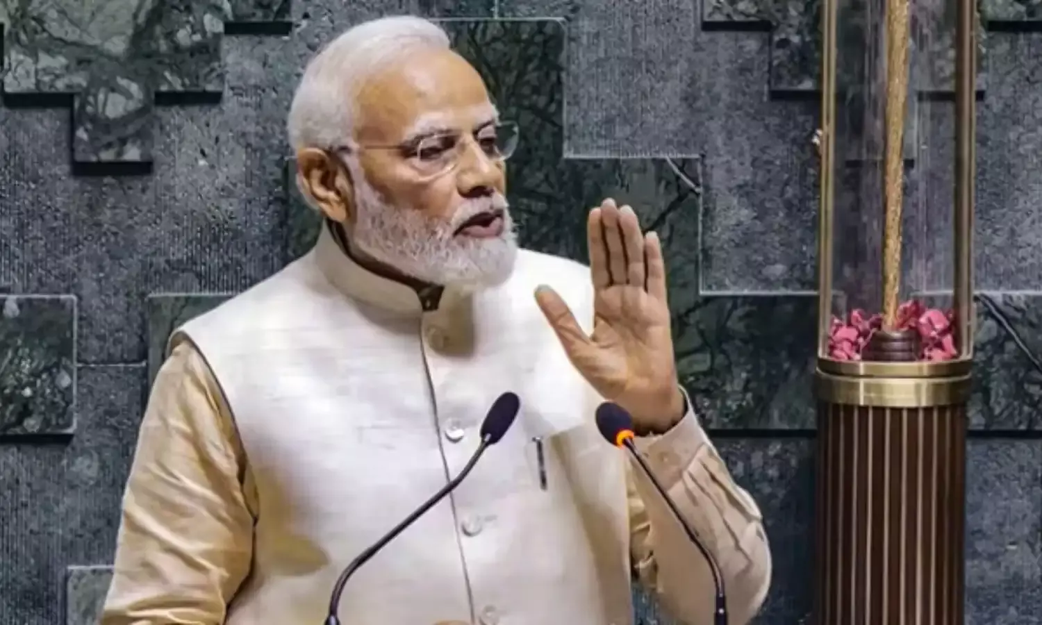 Parliament Session 2024 LIVE: संसद में जमकर बरसे प्रधानमंत्री नरेंद्र मोदी, हिंदुओं सहित सभी मुद्दों पर कहीं ये बड़ी बातें....