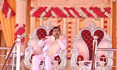 Hathras Satsang Stampede: बाबा का है सपा कनेक्शन, अखिलेश यादव ने लगाई थी अर्जी, पार्टी ने जताया दुःख