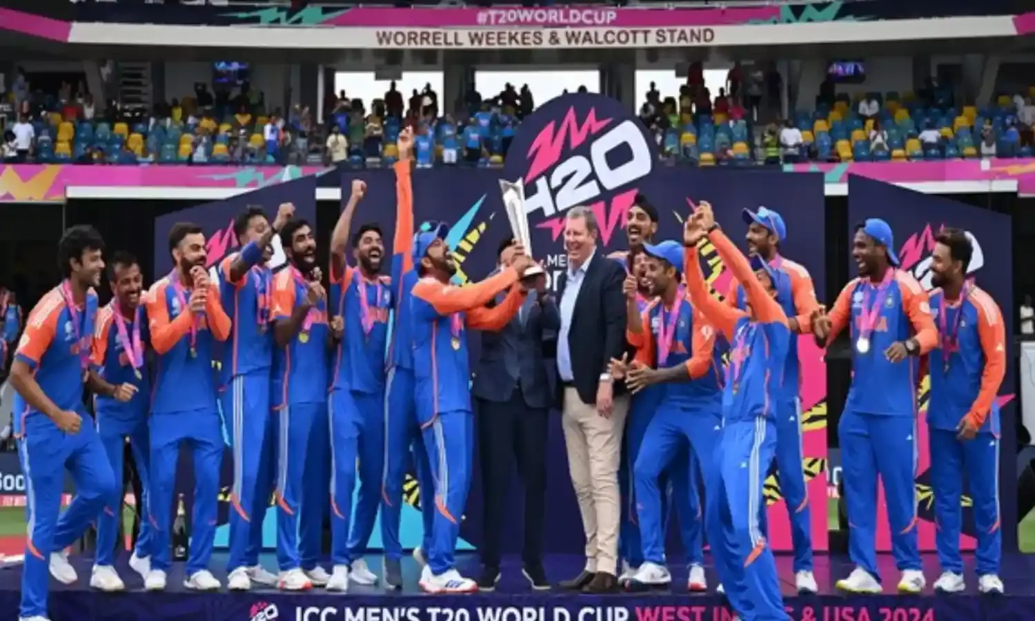 Team India Return : इस तारीख को होगी टीम इंडिया की वतन वापसी, तूफान बेरिल के कारण हो रही देरी