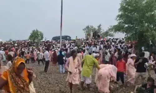 UP News : हाथरस सत्संग में मौत का आंकड़ा 121, फरार हो गया भोले बाबा, आयोजकों के खिलाफ FIR