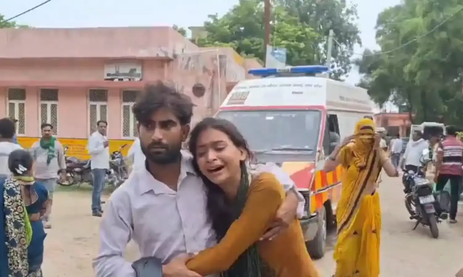 Hathras Stampede Accident : हाथरस भगदड़ में अब तक 123 लोगों की मौत, राहुल गांधी कर सकते हैं दौरा