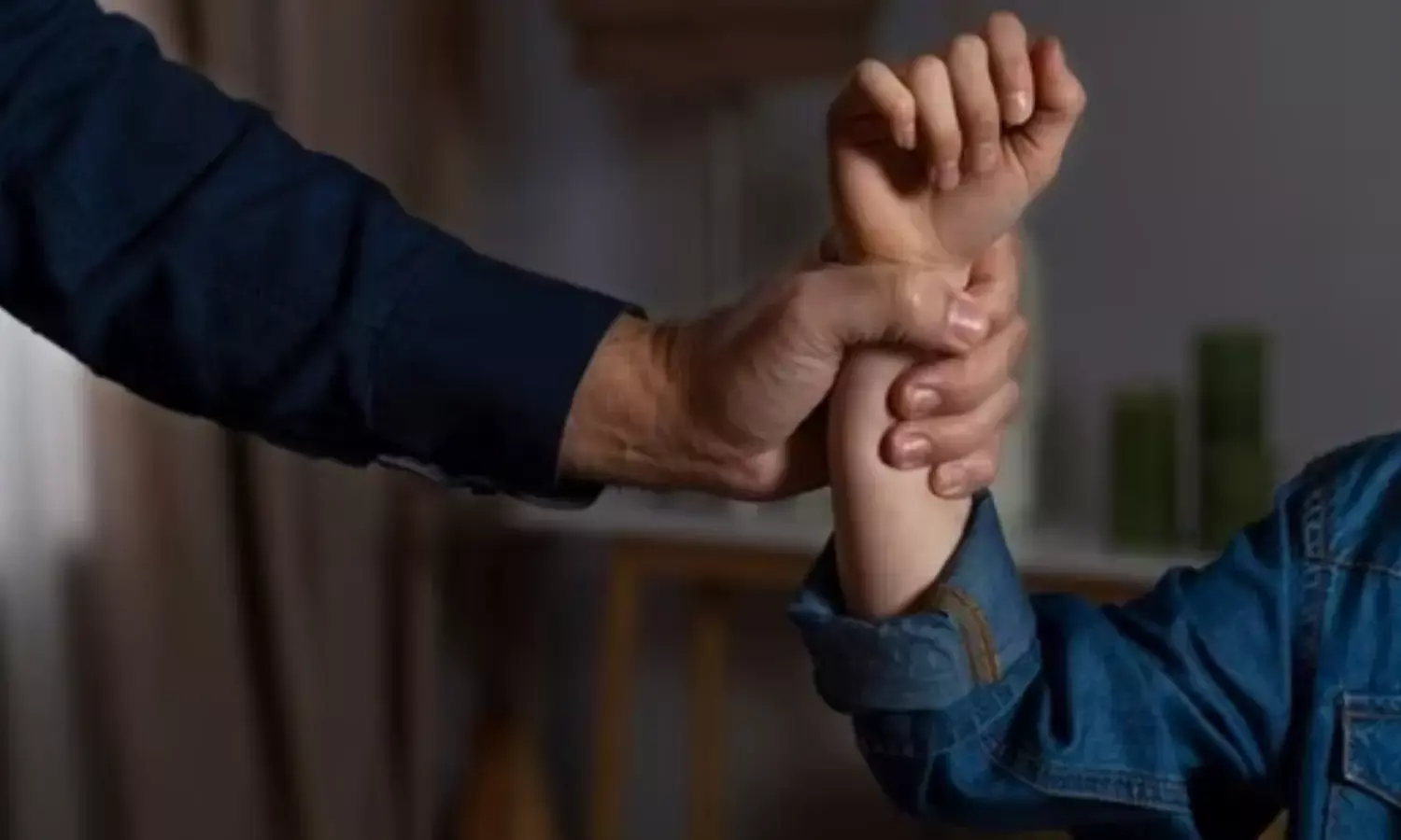 Guna News: घरेलू हिंसा से तंग आकर पत्नी ने गुना में पति की चाकू घोंपकर की हत्या