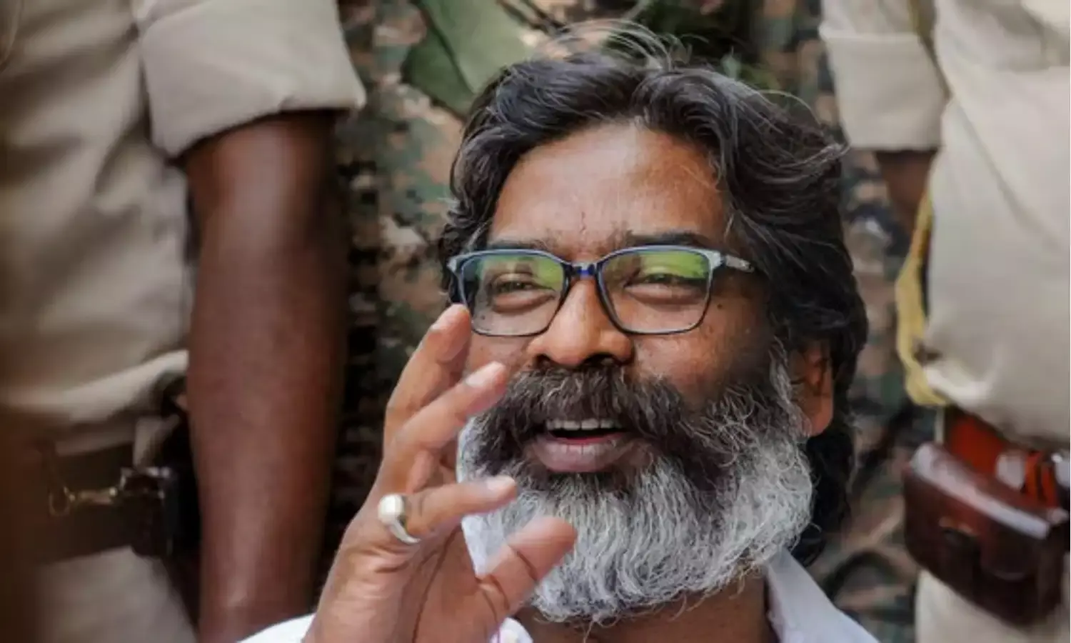 Hemant Soren Takes Oath: झारखंड की राजनीति में नया मोड़, चंपई सोरेन के इस्तीफे के बाद हेमंत सोरेन ने ली सीएम पद की शपथ