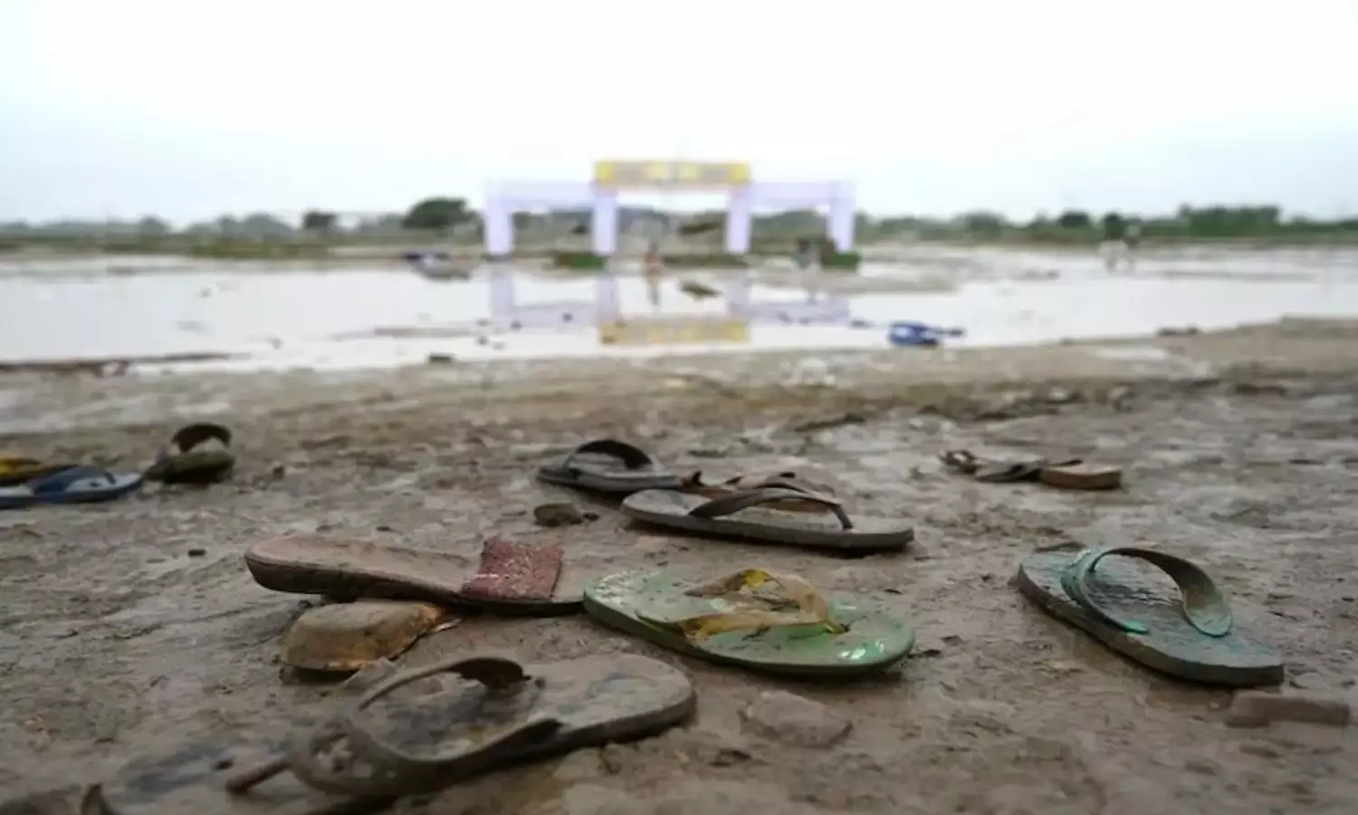 Hathras Stampede SIT Report : हाथरस हादसे की वजह लापरवाही और बदइंतजामी, रिपोर्ट में खुलासा