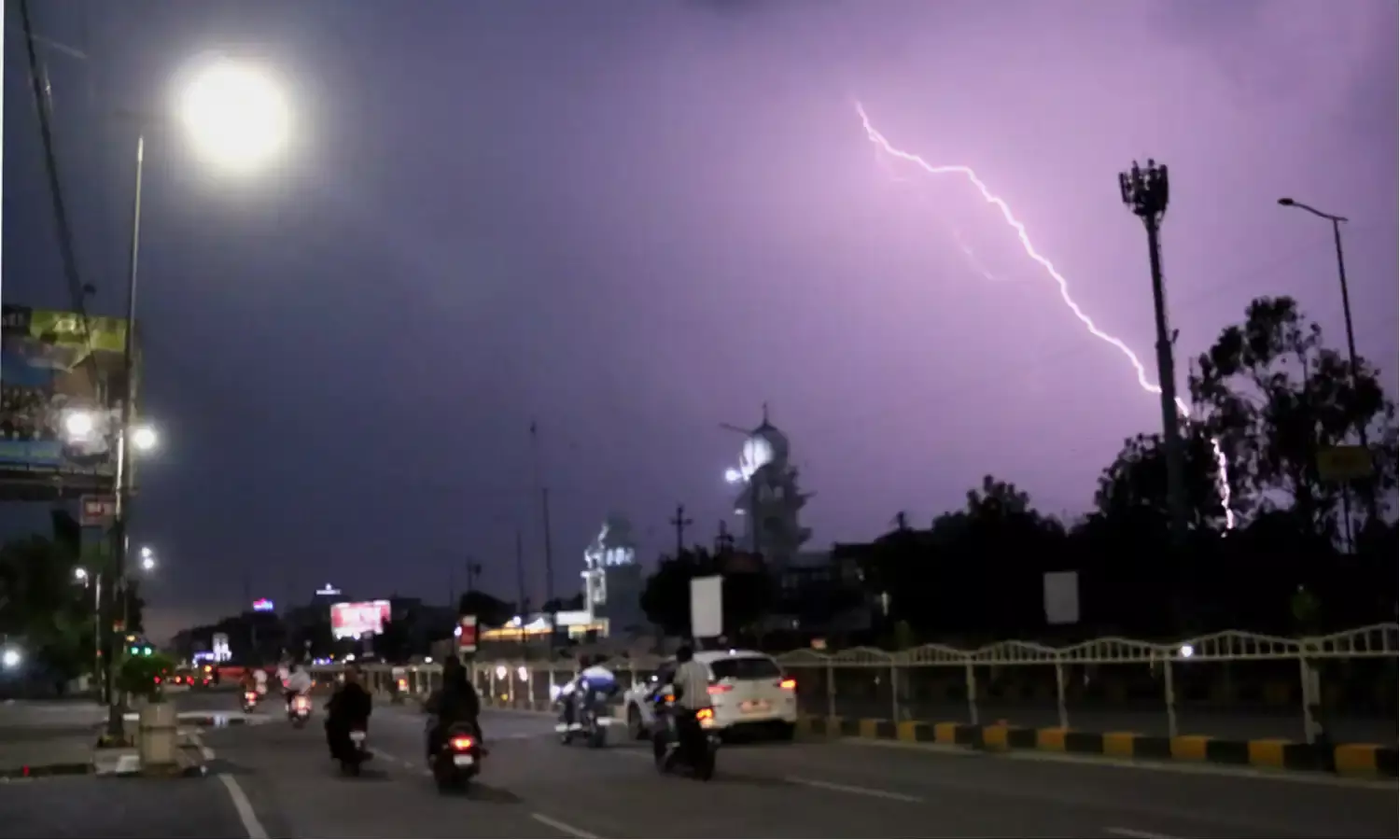 MP July 5 Monsoon Updates: एमपी के मौसम ने फिर बदली करवट, शिवपुरी और बालाघाट समेत 30 जिलों में बारिश का अलर्ट जारी