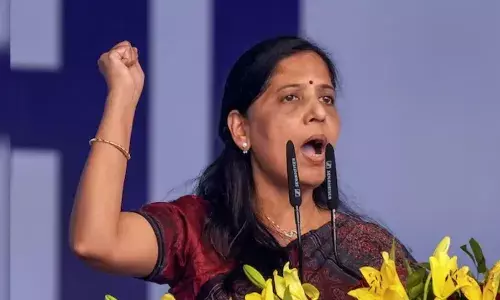 Sunita Kejriwal New Video: क्या किसी को पता है कि केजरीवाल को क्यों किया गया है गिरफ्तार, पत्नी सुनीता ने खोले सारे के सारे राज, देखें वीडियो Sunita Kejriwal New Video: क्या किसी को पता है कि केजरीवाल को क्यों किया गया है गिरफ्तार, पत्नी सुनीता ने खोले सारे के सारे राज, देखें वीडियो