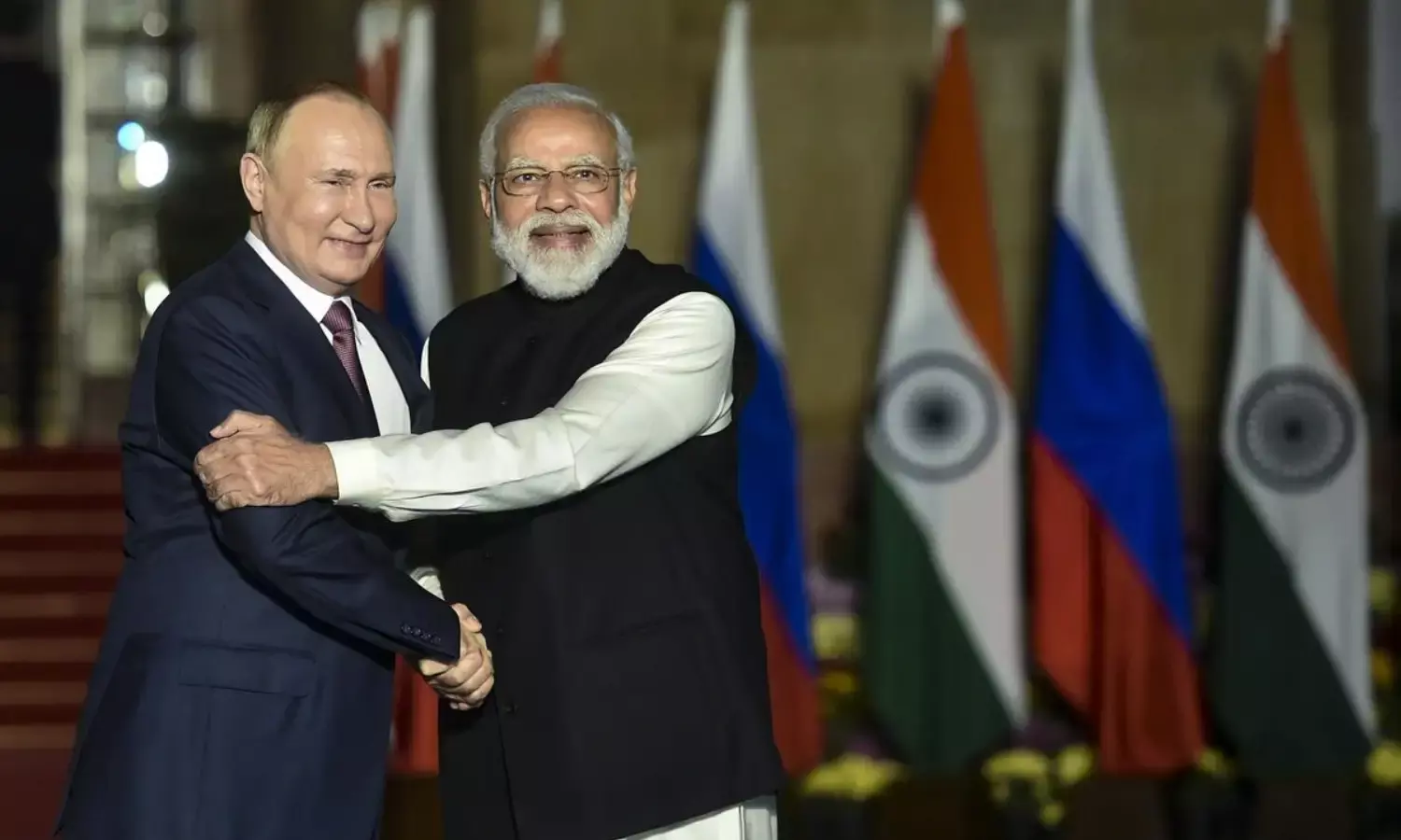 PM Modi Russia Visit Live Updates: रूस पहुंचने पर प्रधानमंत्री मोदी का भव्‍य स्‍वागत, मिला गार्ड ऑफ ऑनर, देखें वीडियो..