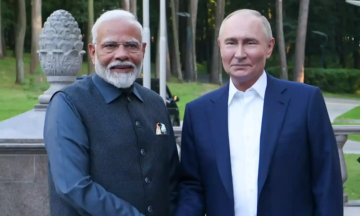 PM Modi in Russia: भारत शांति के पक्ष में है, शिखर वार्ता में पुतिन से बोले पीएम मोदी...