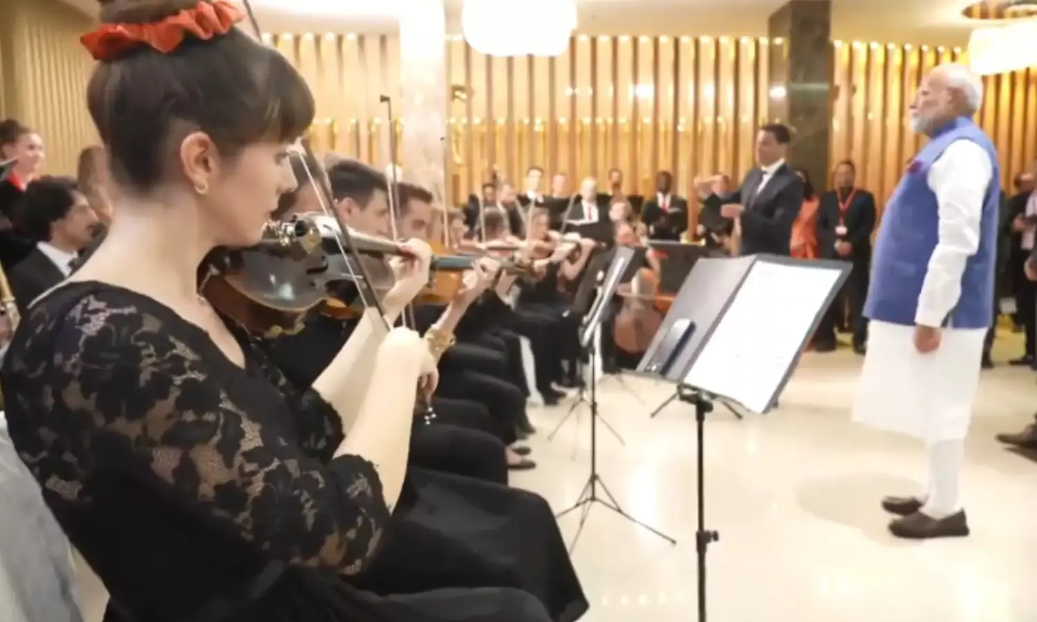 PM Modi Austria Visit : वियना में पीएम मोदी का स्वागत, वायलिन के साथ गाया वंदे मातरम